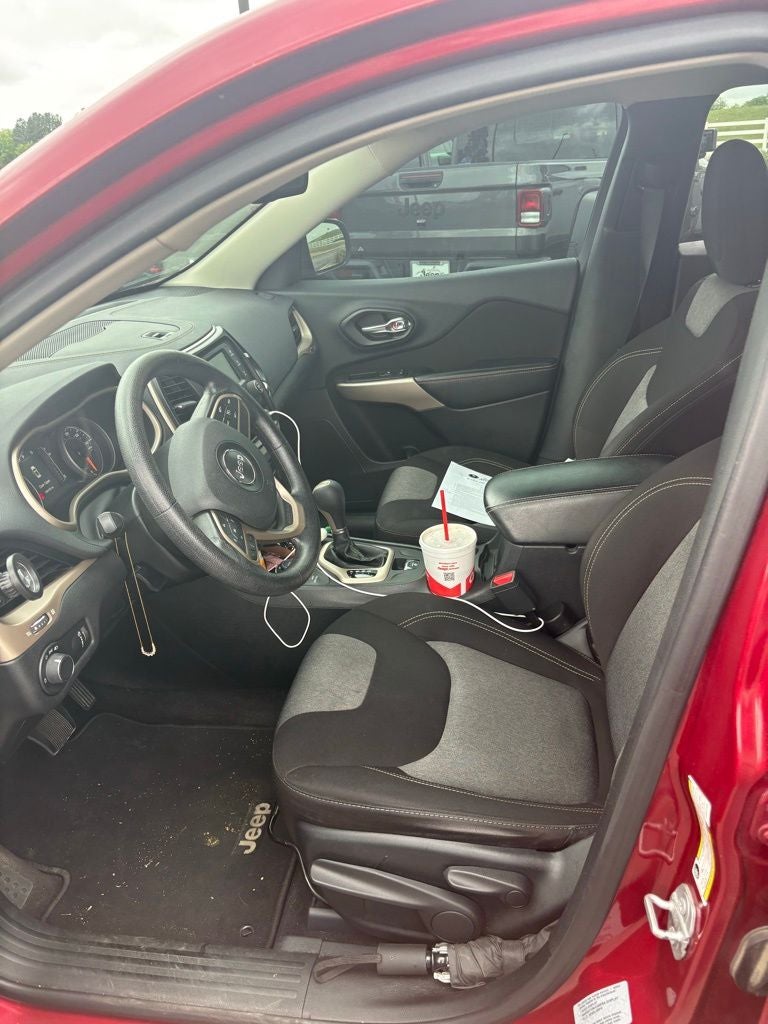 2017 Jeep Cherokee Sport