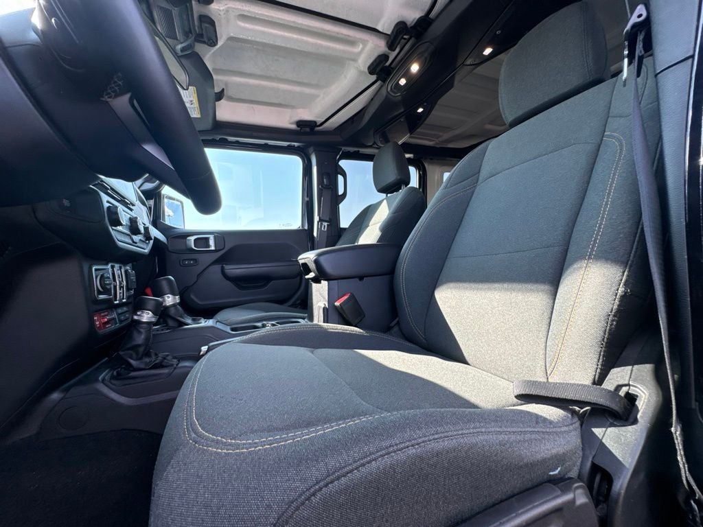 2025 Jeep Wrangler 4-Door Willys 4x4