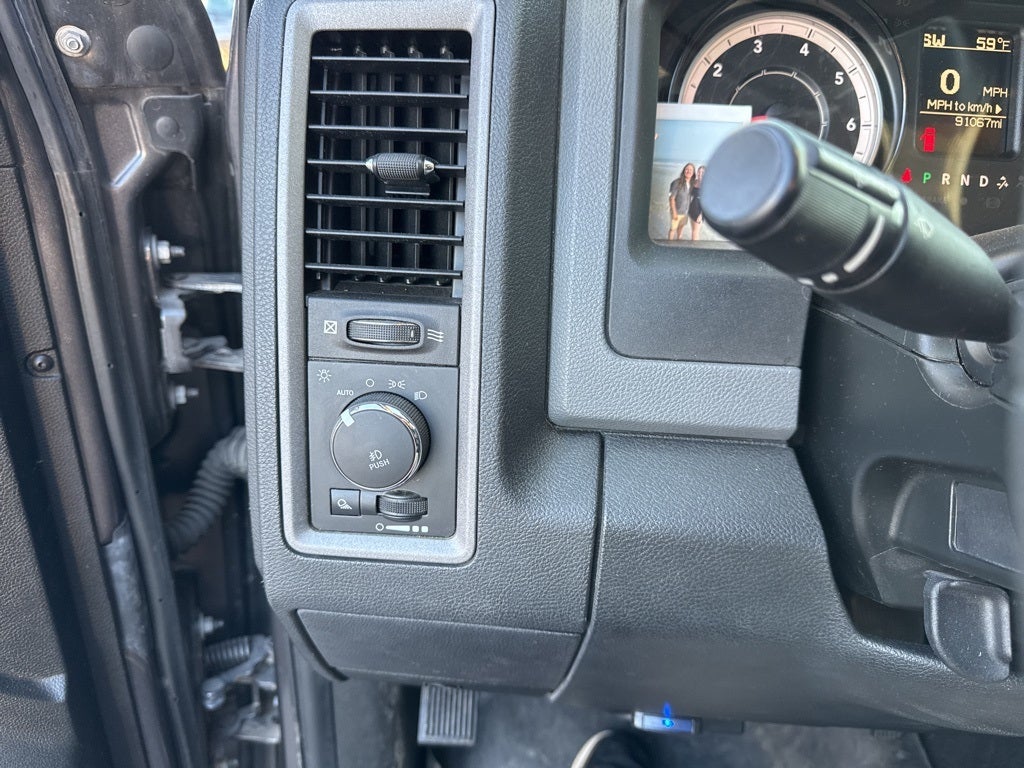 2018 RAM 1500 Express Crew Cab 4x4 5'7' Box