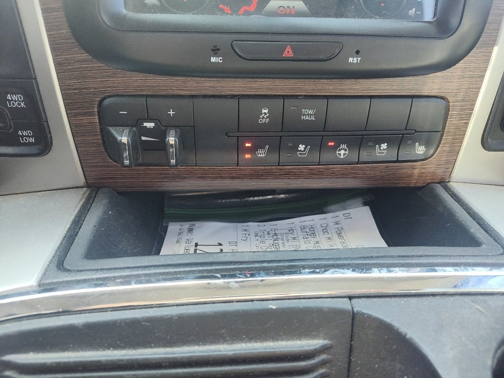 2017 RAM 1500 Laramie Crew Cab 4x4 5'7' Box