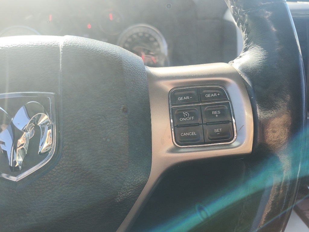 2017 RAM 1500 Laramie Crew Cab 4x4 5'7' Box