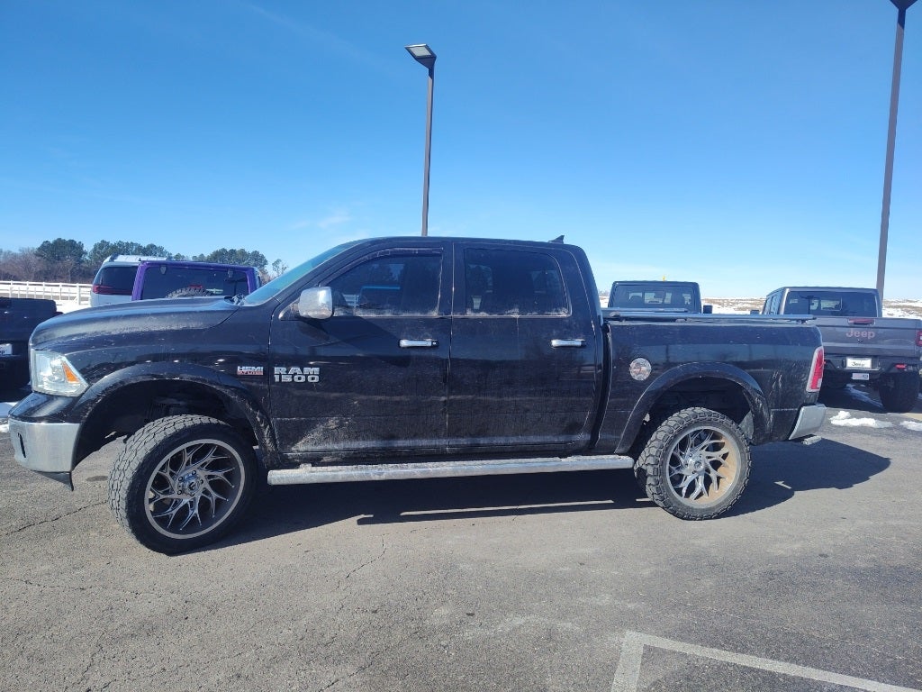 2017 RAM 1500 Laramie Crew Cab 4x4 5'7' Box