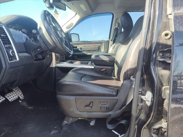 2017 RAM 1500 Laramie Crew Cab 4x4 5'7' Box