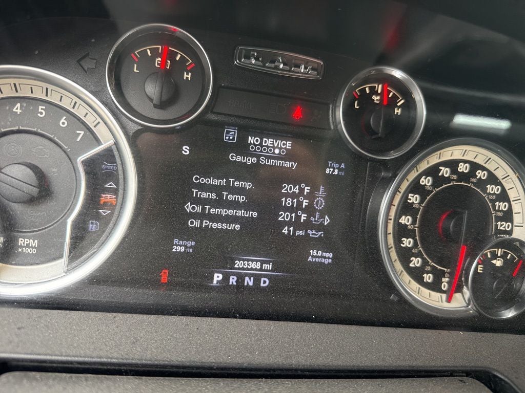 2017 RAM 1500 Laramie Crew Cab 4x4 5'7' Box