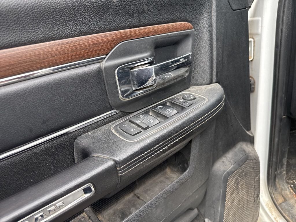2017 RAM 1500 Laramie Crew Cab 4x4 5'7' Box