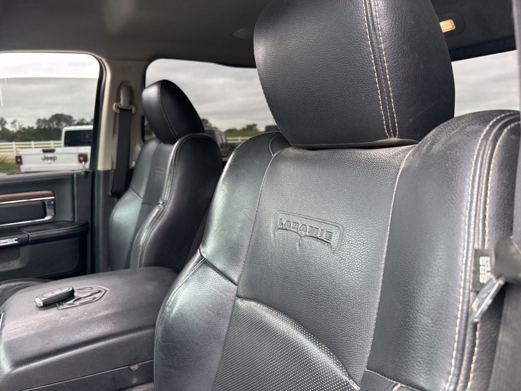 2017 RAM 1500 Laramie Crew Cab 4x4 5'7' Box