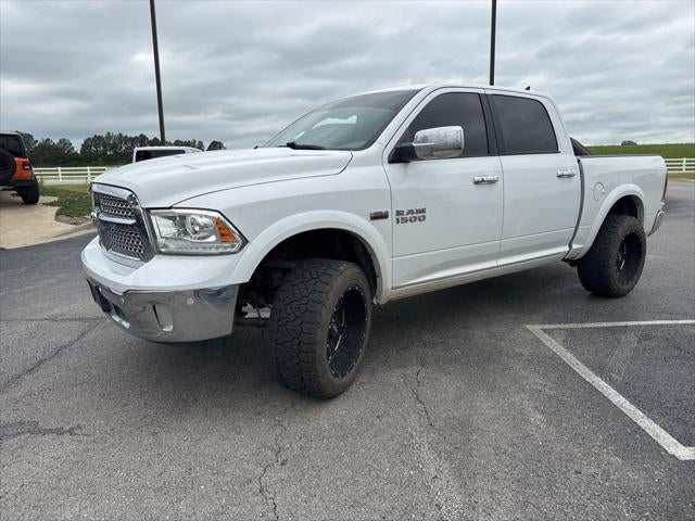 2017 RAM 1500 Laramie Crew Cab 4x4 5'7' Box
