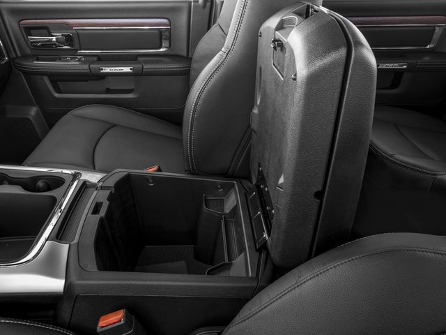 2017 RAM 1500 Laramie Crew Cab 4x4 5'7' Box