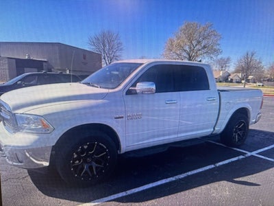 2017 RAM 1500 Laramie Crew Cab 4x4 5'7' Box