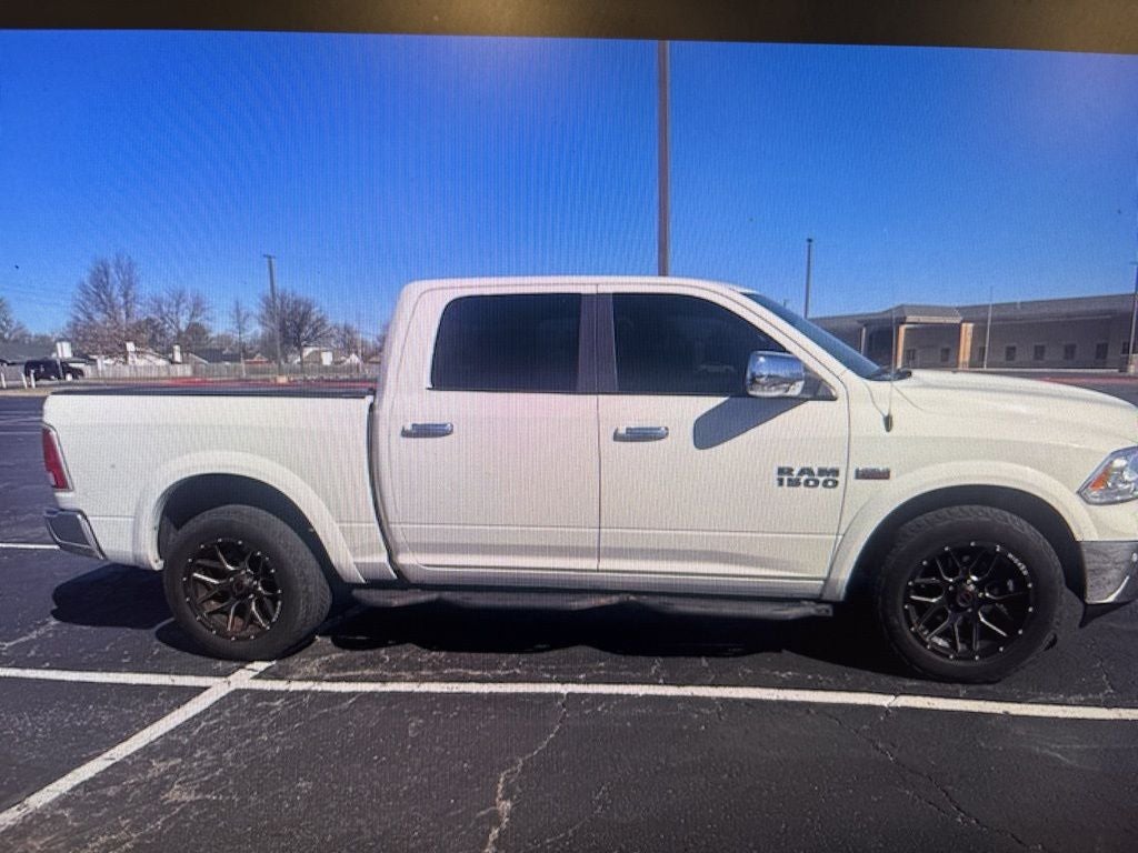 2017 RAM 1500 Laramie Crew Cab 4x4 5'7' Box