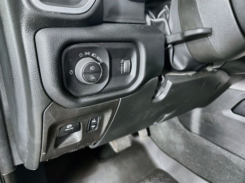 2022 RAM 1500 Big Horn Quad Cab 4x2 6'4' Box