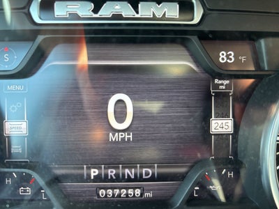 2022 RAM 1500 Laramie Crew Cab 4x2 5'7' Box