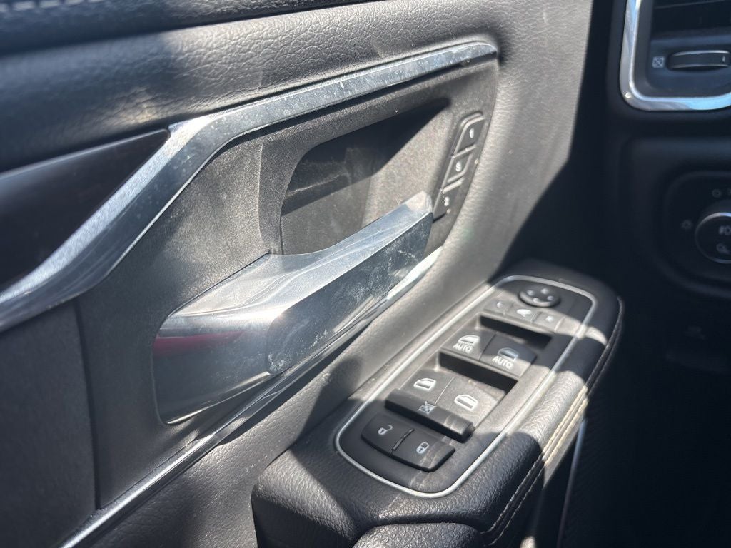 2022 RAM 1500 Laramie Crew Cab 4x2 5'7' Box