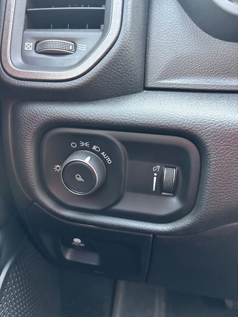2025 RAM 1500 Tradesman Quad Cab 4x4 6'4' Box