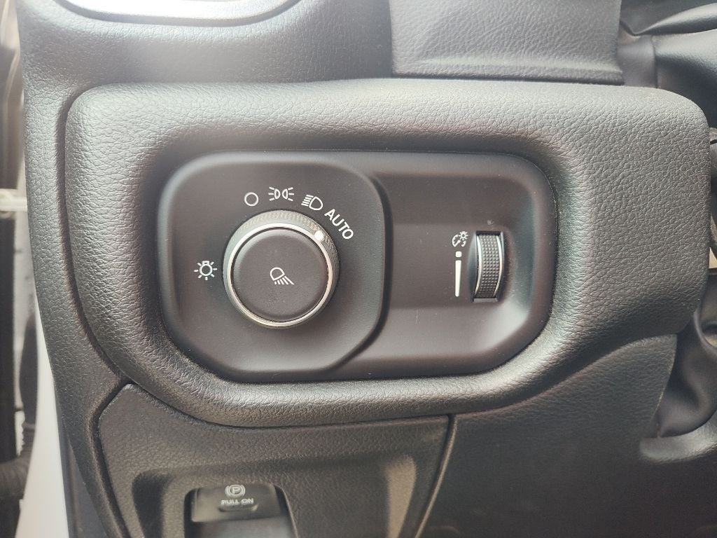 2025 RAM 1500 Tradesman Crew Cab 4x4 5'7' Box