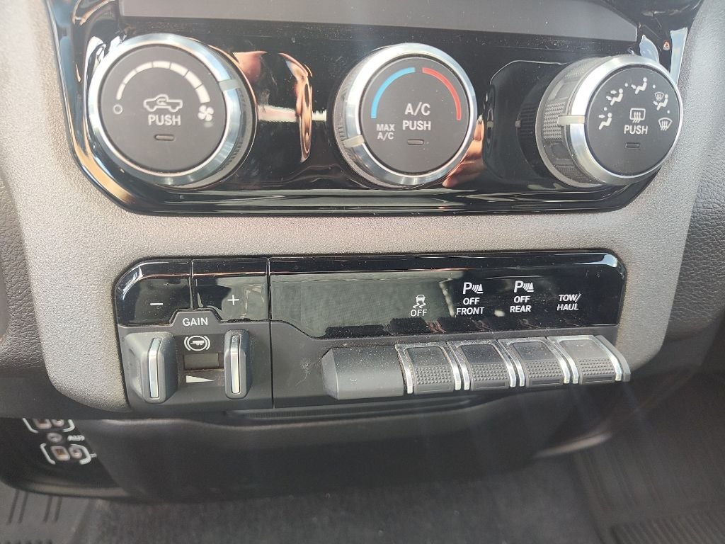 2025 RAM 1500 Tradesman Crew Cab 4x4 5'7' Box