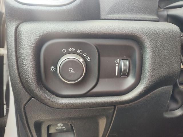2025 RAM 1500 Tradesman Crew Cab 4x4 5'7' Box