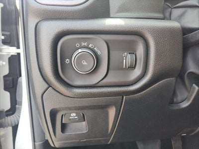 2024 RAM 1500 Tradesman Crew Cab 4x4 5'7' Box