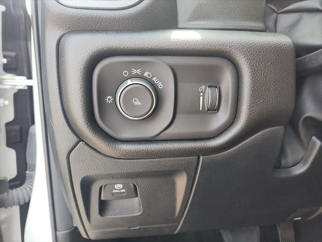 2024 RAM 1500 Tradesman Crew Cab 4x4 5'7' Box