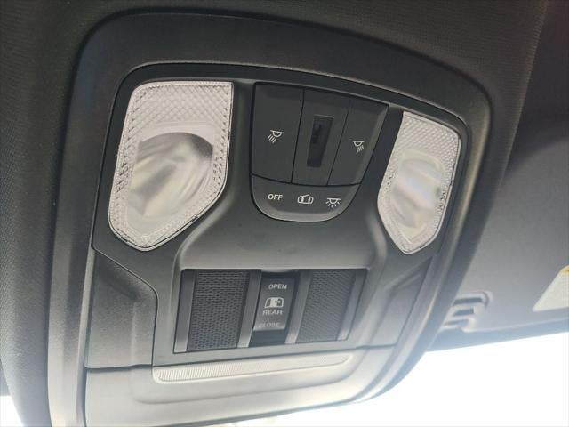 2024 RAM 1500 Tradesman Crew Cab 4x4 5'7' Box