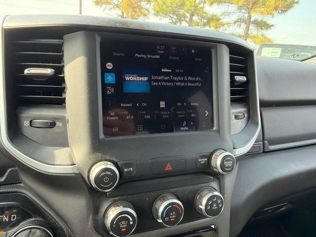 2022 RAM 1500 Big Horn Crew Cab 4x4 5'7' Box