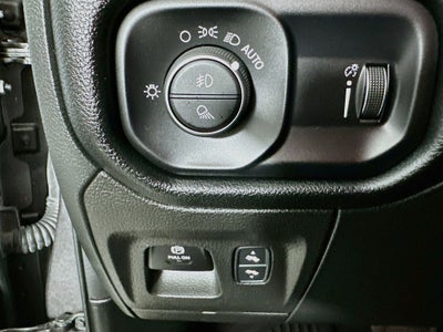 2022 RAM 1500 Big Horn Crew Cab 4x4 5'7' Box