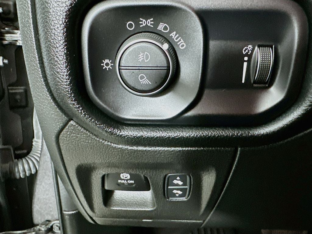 2022 RAM 1500 Big Horn Crew Cab 4x4 5'7' Box