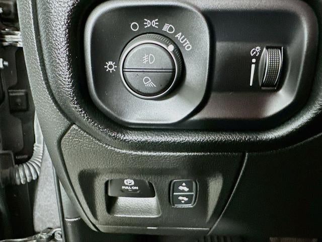 2022 RAM 1500 Big Horn Crew Cab 4x4 5'7' Box