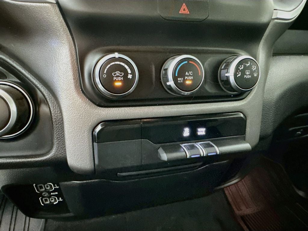 2020 RAM 1500 Big Horn Crew Cab 4x4 5'7' Box