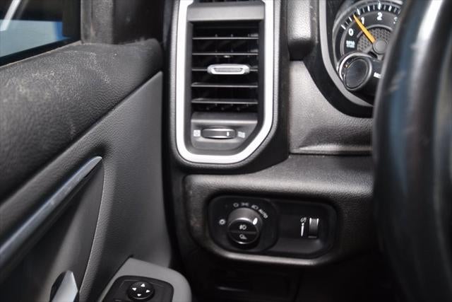 2020 RAM 1500 Big Horn Crew Cab 4x4 5'7' Box