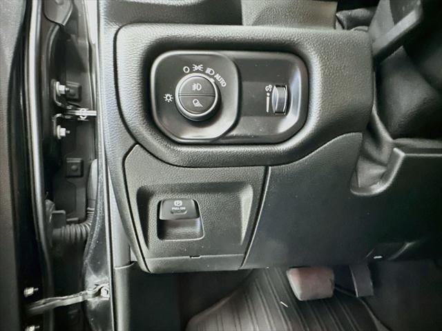 2020 RAM 1500 Big Horn Crew Cab 4x4 5'7' Box
