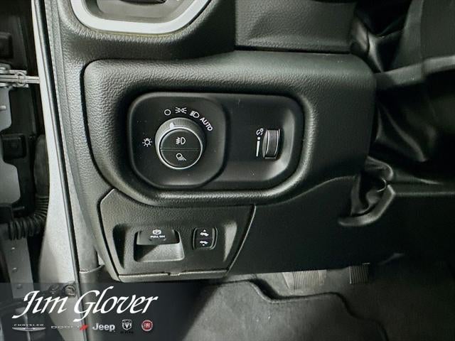 2022 RAM 1500 Big Horn Crew Cab 4x4 5'7' Box