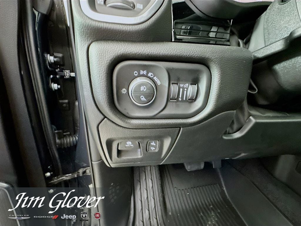 2026 RAM 1500 Laramie Crew Cab 4x4 5'7' Box