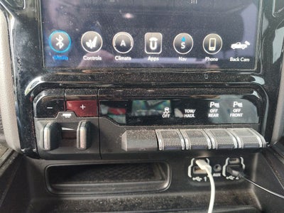 2020 RAM 1500 Laramie Crew Cab 4x4 5'7' Box