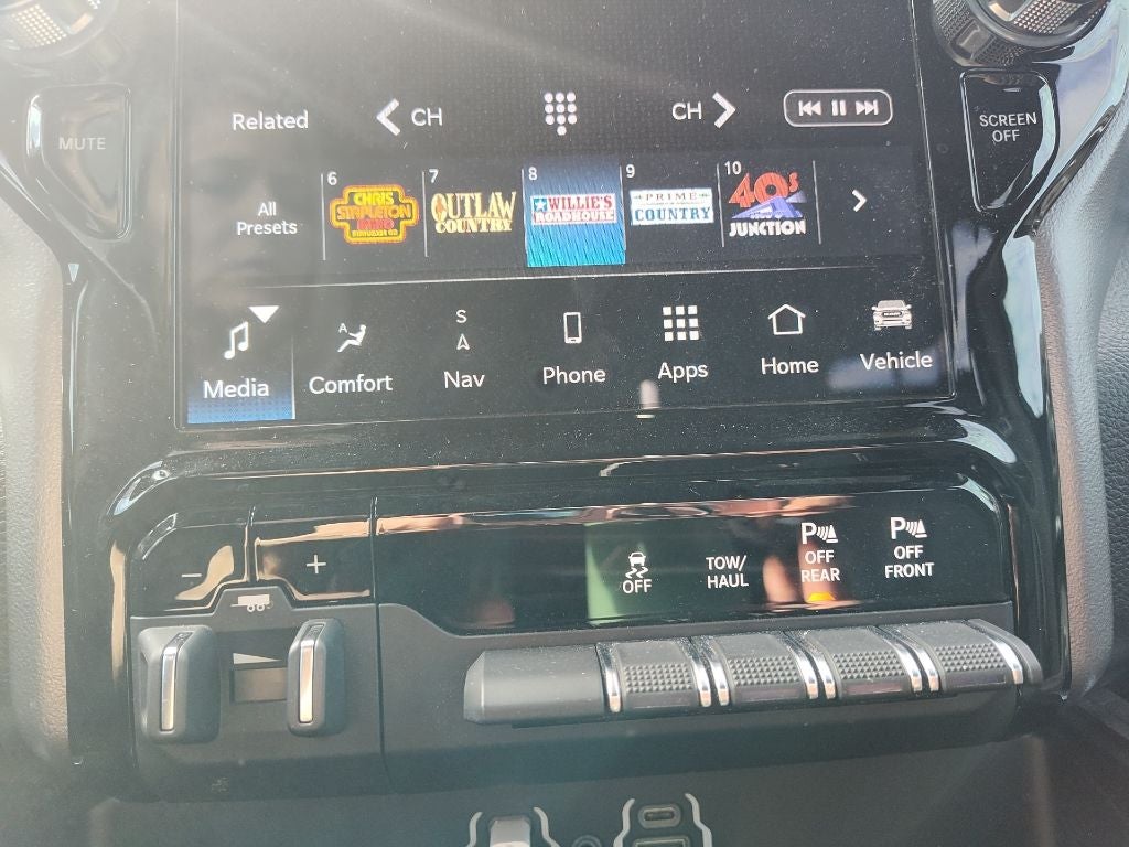 2024 RAM 1500 Laramie Crew Cab 4x4 5'7' Box