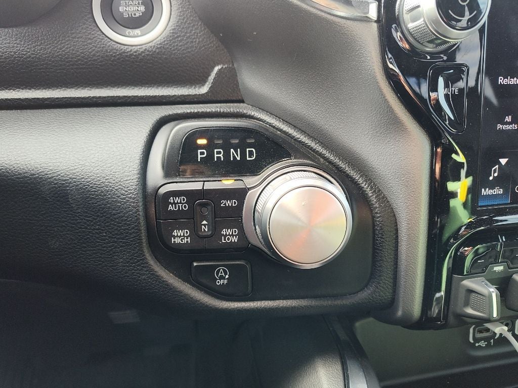 2024 RAM 1500 Laramie Crew Cab 4x4 5'7' Box