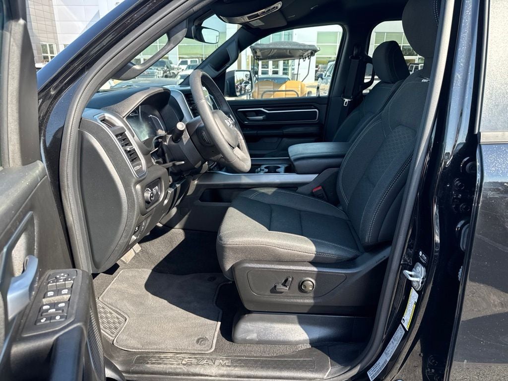 2025 RAM 1500 Big Horn Crew Cab 4x4 6'4' Box