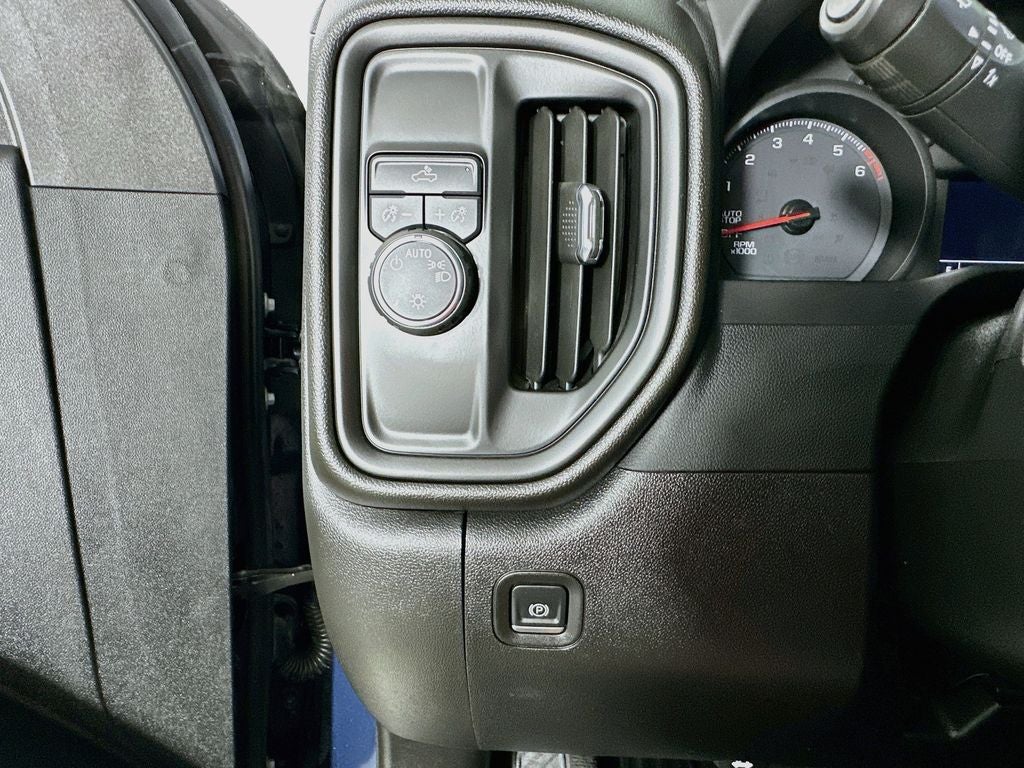 2022 Chevrolet Silverado 1500 2WD Crew Cab Short Bed Custom