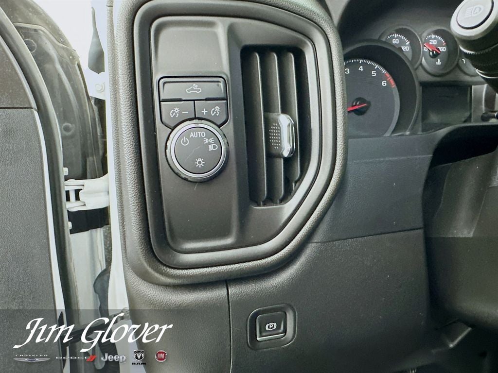 2022 Chevrolet Silverado 1500 2WD Crew Cab Short Bed Custom