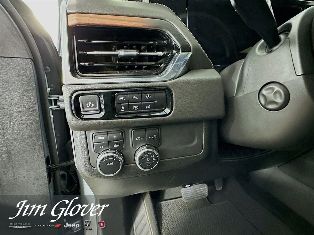 2025 GMC Yukon 4WD Denali
