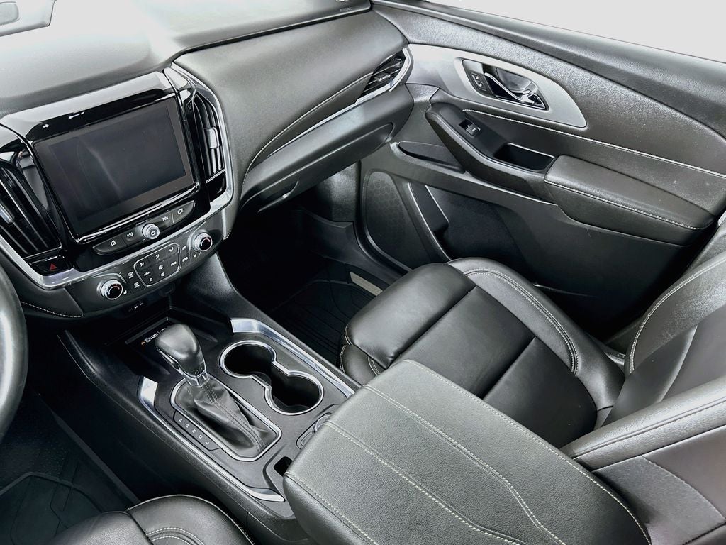2023 Chevrolet Traverse AWD LT Leather
