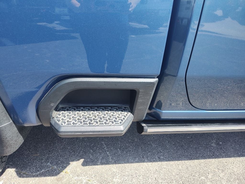 2024 GMC Sierra 2500HD 4WD Crew Cab Standard Bed Denali