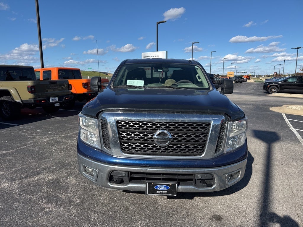 2017 Nissan Titan SV