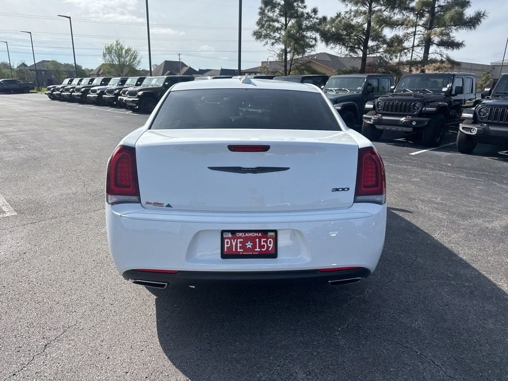 2021 Chrysler 300 Touring