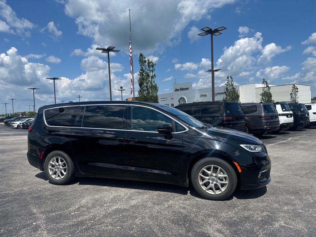 2025 Chrysler Pacifica Select