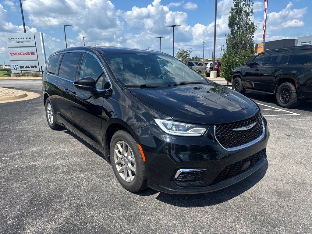 2025 Chrysler Pacifica Select