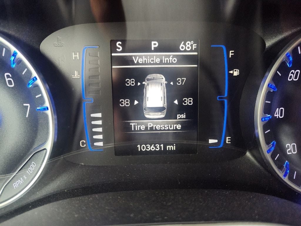 2022 Chrysler Voyager LX