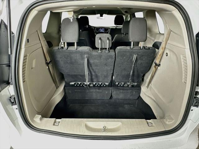 2022 Chrysler Voyager LX