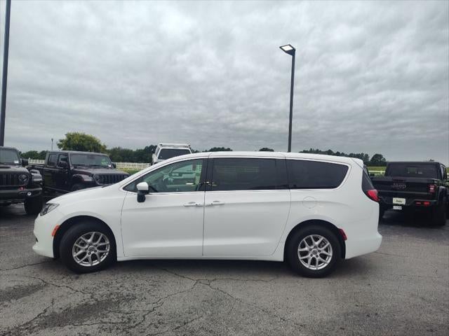 2022 Chrysler Voyager LX