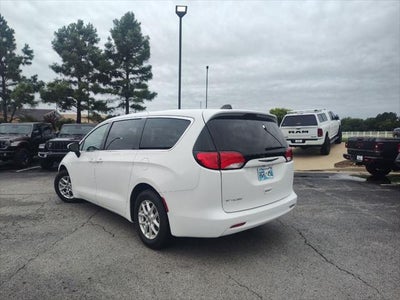 2022 Chrysler Voyager LX